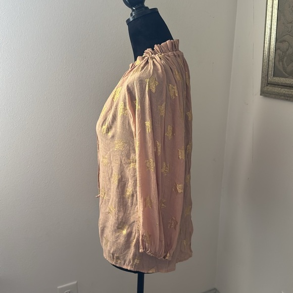 Alex & Parker blush tan gold stars split ruffle collar ties 3/4 sleeves top Sz M - Picture 2 of 8